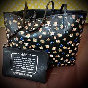 🔥COACH Reversible Tote! Floral/Black!